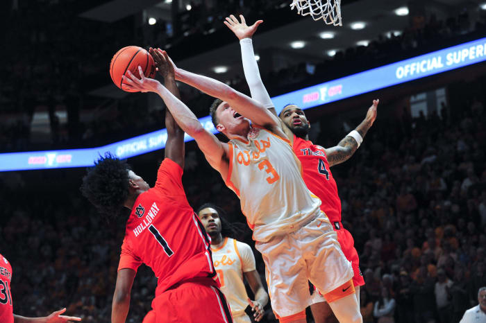 Tennessee Volunteers G Dalton Knecht during the win over Auburn. (Photo by Angelina Alcantar of the News Sentinel)